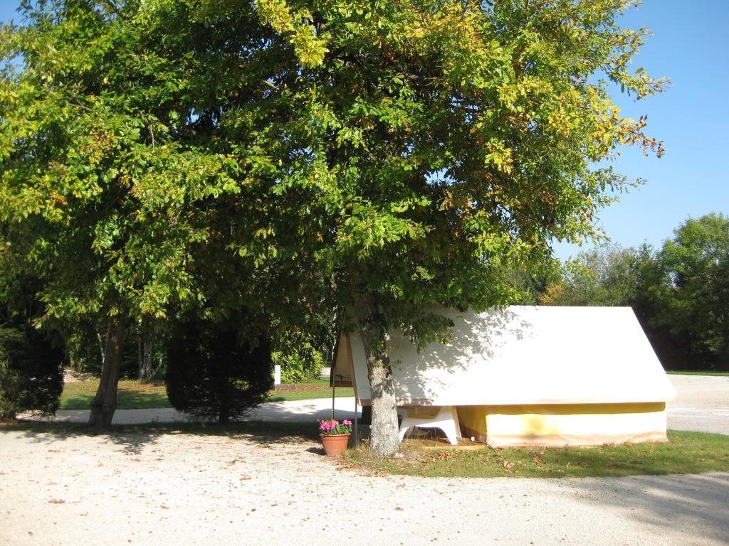 Camping Porte Des Vosges Bulgneville Room photo
