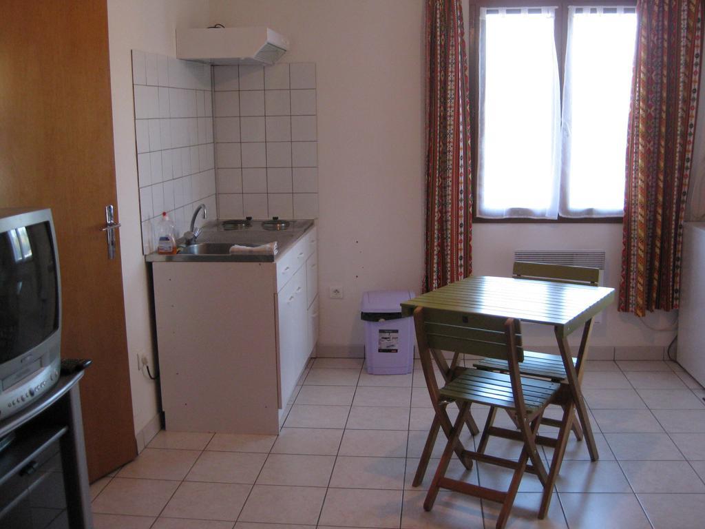 Camping Porte Des Vosges Bulgneville Room photo